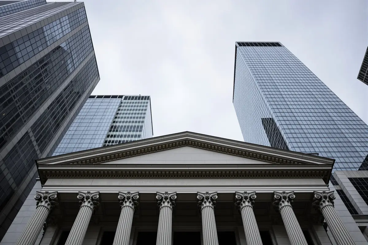 Banque centrale et quartier financier, hausse du taux directeur de la Banque du Japon