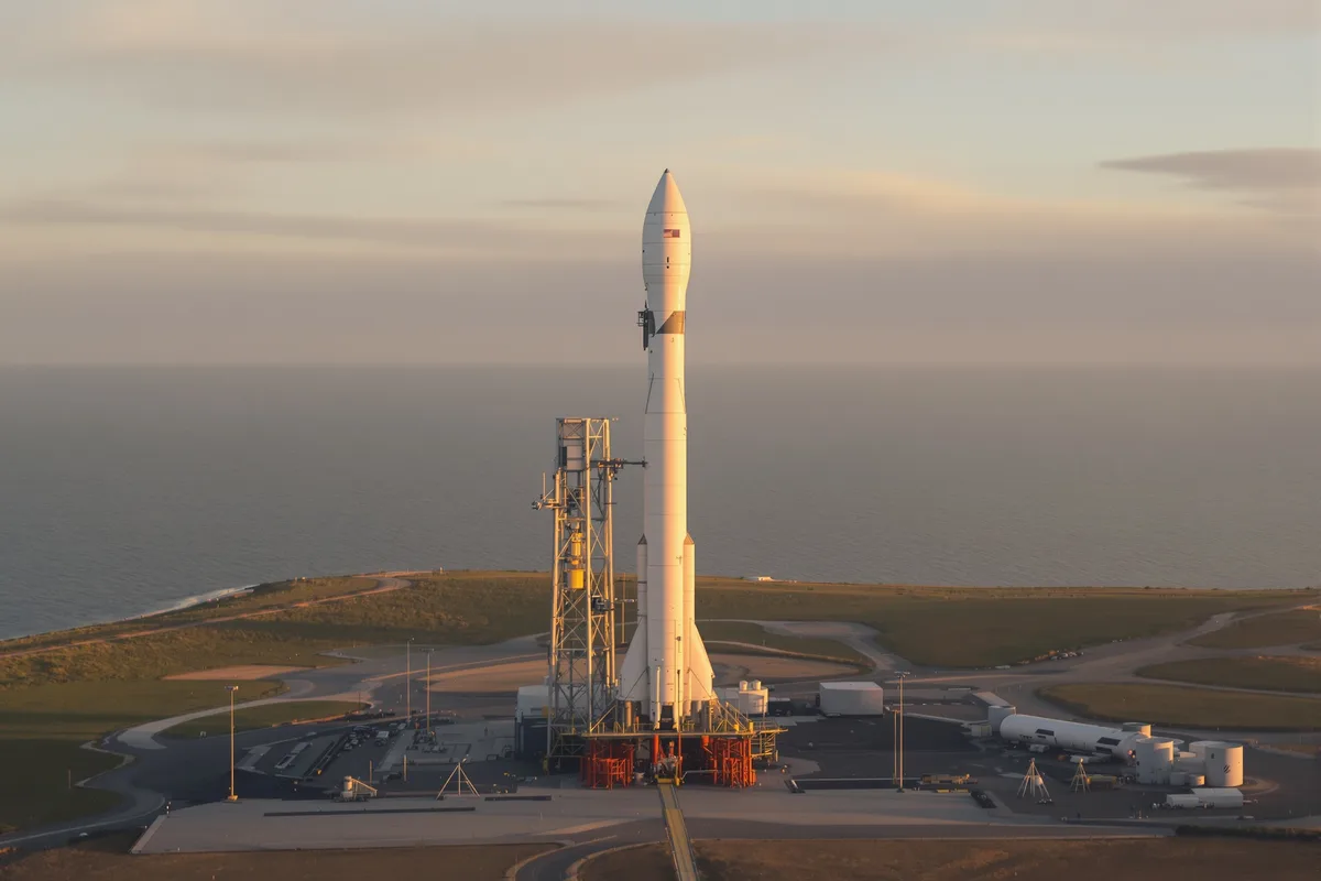 Fusée sur un pas de tir, illustration de l'introduction en Bourse de SpaceX