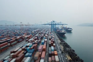 Exportations chinoises : une envolée de 27 % en juin dopée par les puces de l’IA, et un excédent record de 125,8 milliards
